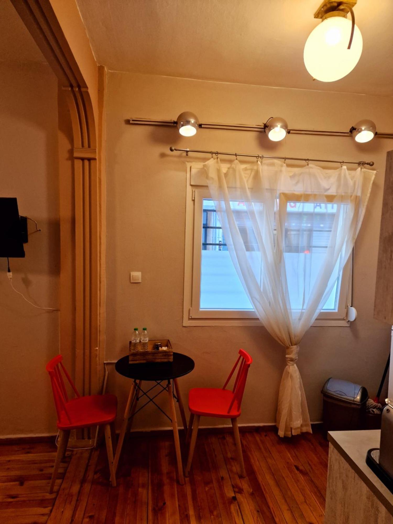 Closer "Central Studio And Apartment" Солун Екстериор снимка